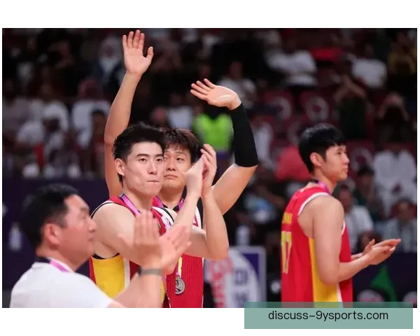 中国男篮力克劲敌晋级亚洲杯四强创历史新高点燃球迷激情全场沸腾