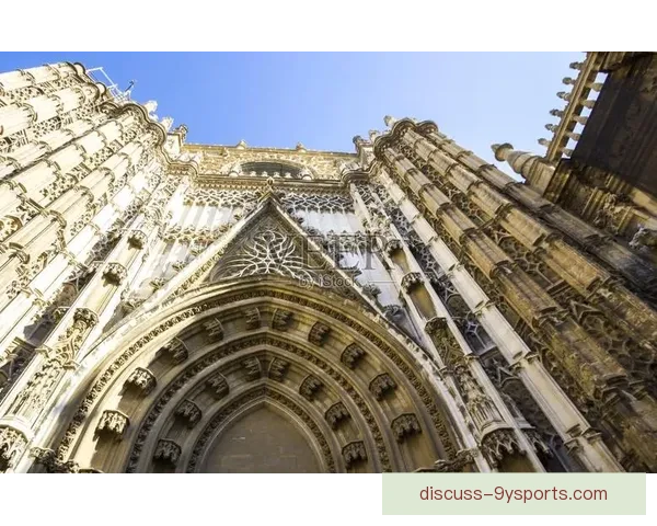 围绕西班牙塞维利亚俱乐部的辉煌历史与未来发展全景解析四大冠军征程