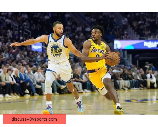 NBA最新动态：詹姆斯领衔湖人逆袭胜勇士 字母哥复出助雄鹿完美演绎季后赛大戏