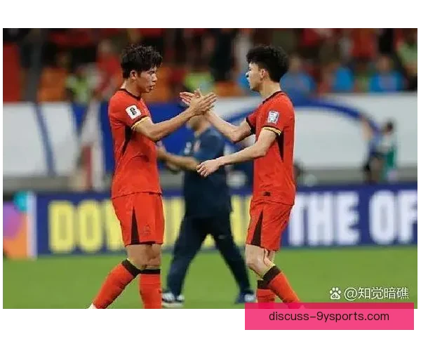 世界杯赛场激战正酣，国足新星表现引发球迷热议