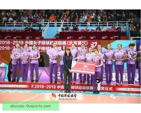 五大联赛球队最新动态盘点：转会市场、战术变化与球员表现解析