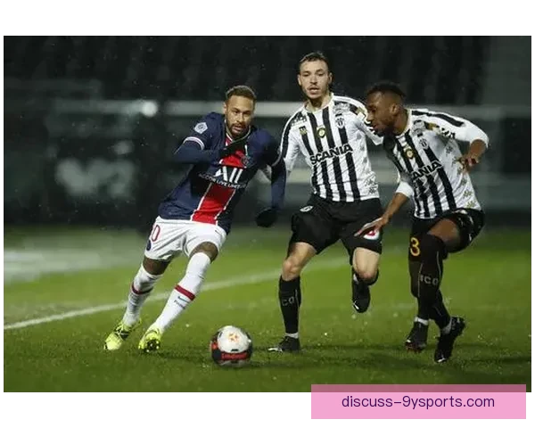 围绕法国足球甲级联赛发展历程竞争格局与世界足坛影响深度解析